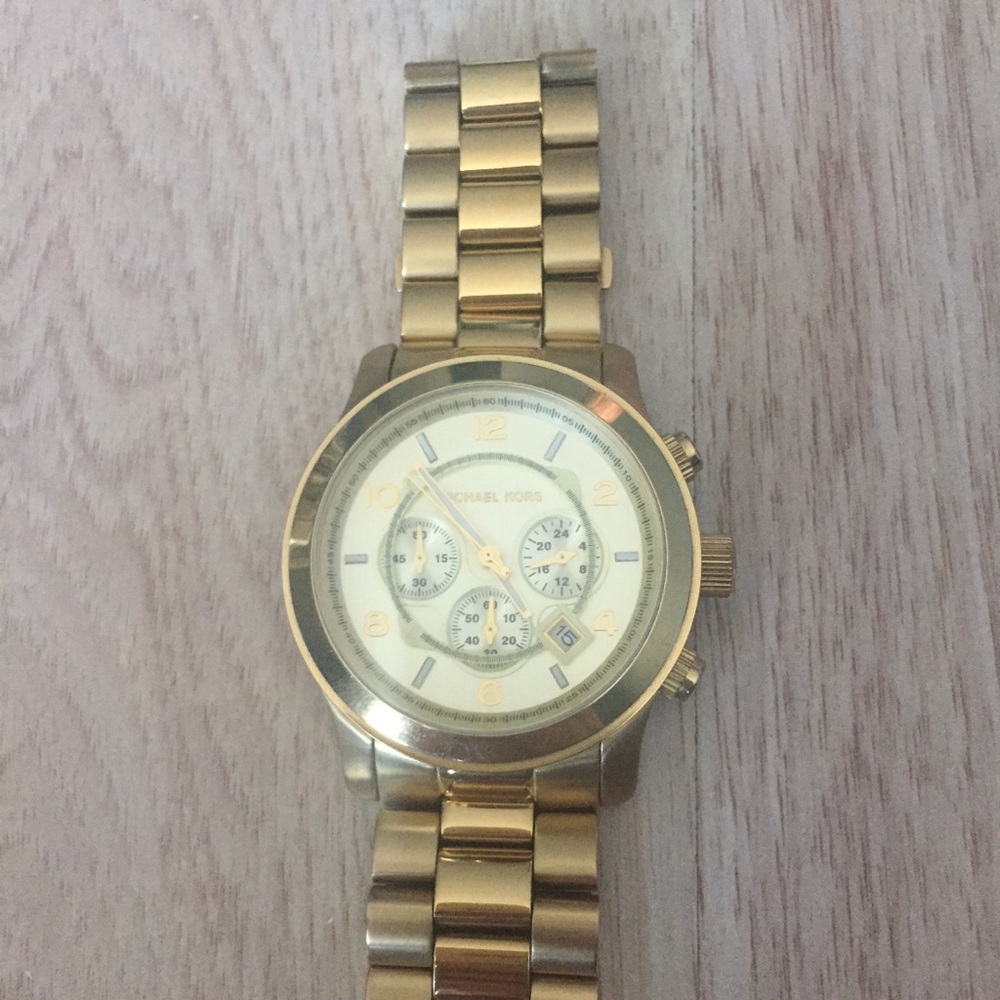 Michael Kors Oversized “ Gold “ Watch . - Picture 2 of 6